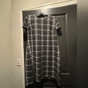 Calvin Klein | Black/white | Zip up back dress